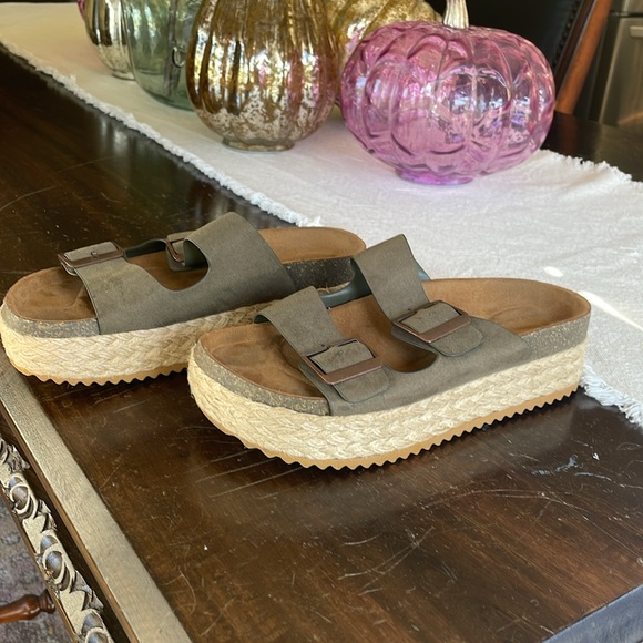 Pull & Bear Platform Sandals - Picture 3 of 6